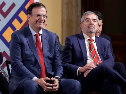 Marcelo Ebrard y Juan Ramón de la Fuente en el Palacio Nacional, el 2 de febrero.