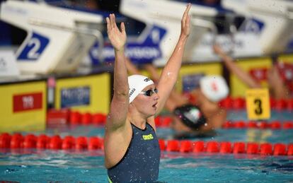 Katinka Hosszu celebra su triunfo en los 200 estilos.