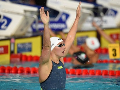 Katinka Hosszu celebra su triunfo en los 200 estilos.