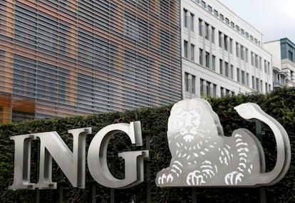 FILE PHOTO: The logo of ING bank is pictured at the entrance of the group's main office in Brussels, Belgium  September 5, 2017. REUTERS/Francois Lenoir/File Photo