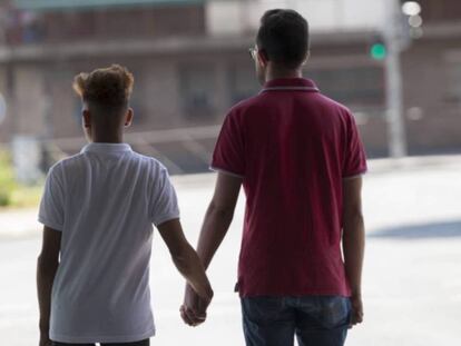 Una pareja gay que el pasado agosto fue agredida en Madrid.