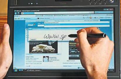 Una pantalla Multitáctil de N-trig, perteneciente a un híbrido entre portátil y agenda electrónica de Dell, responde tanto a un bolígrafo como al dedo