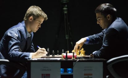 Magnus Carlsen contra Viswanathan Anand.