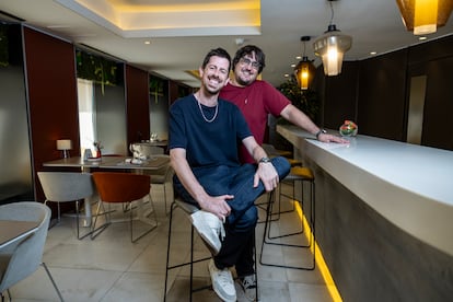 "Desde que tuvimos la idea hasta que nos atrevimos a hacerla pasaron un par de años porque nunca habíamos hecho nada de cara al público y teníamos esa sensación de farsantes", explican los dos amigos.