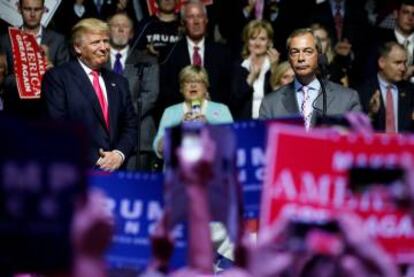 Trump y Farage en un mitin de campaña en Jackson, Misisipi, en agosto.