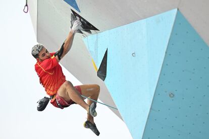 El escalador consiguió su segunda medalla de bronce en el campeonato de Europa, que se celebra en Múnich. El extremeño quedó tercero en la final combinada, misma posición que consiguió en la prueba de dificultad del domingo