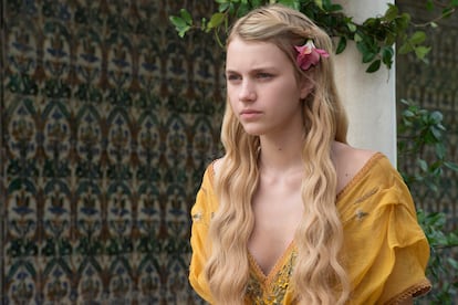 Quin es: Myrcella Baratheon

	Qu quiere: Aunque el personaje de Myrcella apareci en los inicios de la serie, la hija de Cersei Lannister y Robert Baratheon (ejem) es otro caso de sndrome Darrin (primero la interpret la actriz Aimee Richrardson y ahora lo hace Nell Tiger Free). Un rostro nuevo que ganar protagonismo ahora que la vbora roja ha muerto en Desembarco del Rey y ella est en el reino de sus familiares. Todo muy George R. R. Martin.