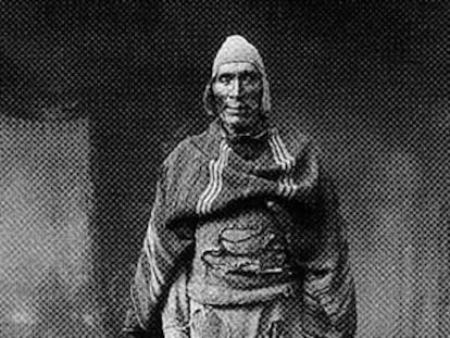 Fotografía de Martín Chambi <i>Gigante de Paruro, Juan de la Cruz Sihuana, </i>Cuzco, 1925.