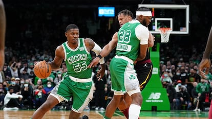 Joe Johnson, con el balón, en el partido entre los Celtics y Cleveland, el 22 de diciembre.