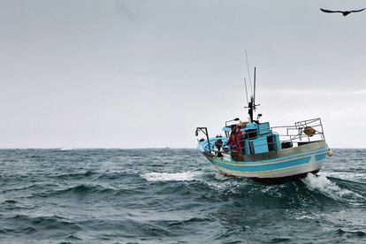 Un barco de pesca en la reserva marina artesanal de Mi?arzos en Lira (Carnota, A Coru?a), creada por los marineros para promover la pesca sostenible en Galicia. La comunidad es una de la ms comprometidas en la defensa de esta actividad.