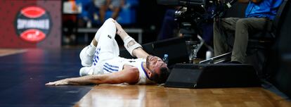 Rudy tras caer lesionado. acbphoto