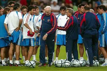 Luis Aragonés en un entrenamiento de la Selección