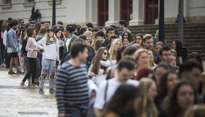 Colas para el casting de Operación Triunfo en Barcelona.