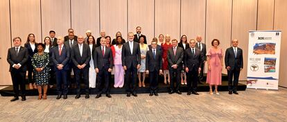 Foto de familia del rey Felipe VI con los ministros y representantes de los órganos de Justicia de los países iberoamericanos y de habla portuguesa.