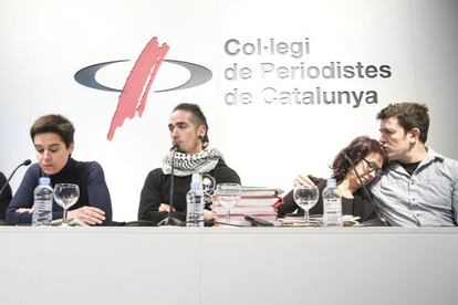 Rueda de Prensa sobre el caso del 4 de Febrero y del documental Ciutat Morta en el Col.legi de Periodistas de Catalunya. En la Imagen Rodrigo Lanza con su madre Mariana Huidobro entre otros.