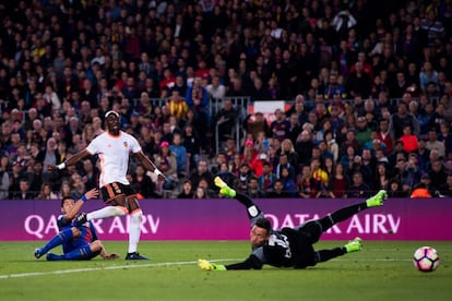 Primer gol del Barcelona marcado por su jugador Luis Suárez.