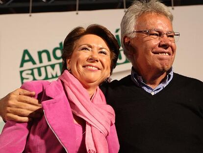 Magdalena Álvarez y Felipe González, durante un mitin celebrado ayer en Málaga.