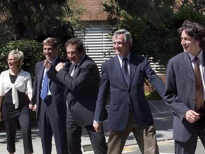 De izquierda a derecha, Imma Mayol, Alberto Fernández Diaz, Jordi Hereu, Xavier Trias y Jordi Portabella, ayer, en el barrio de Pedralbes de Barcelona.