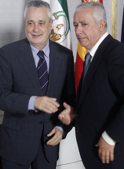 El presidente andaluz, José Antonio Griñán, y el líder del PP, Javier Arenas.