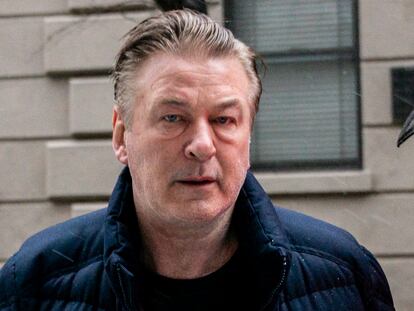 Alec Baldwin, fotografiado afuera de su casa este martes, en Nueva York.