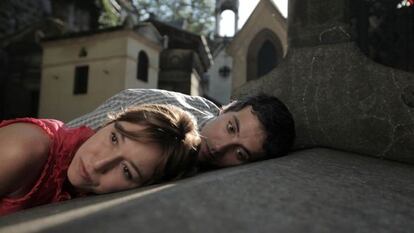 Lola Dueñas y Andrés Gertrúdix, en '10.000 noches en ninguna parte'.
