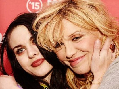 Courtney Love junto a su hija Frances Bean Cobain. 