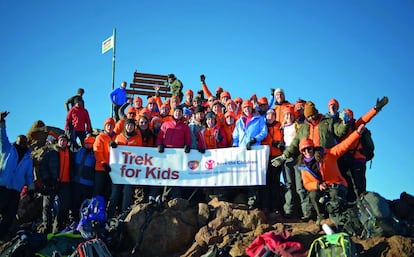 El equipo de GSK que subió el Monte Kenia para recaudar fondos a favor de Save the Children.