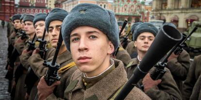 Soldados rusos en la Plaza Roja en Moscú.