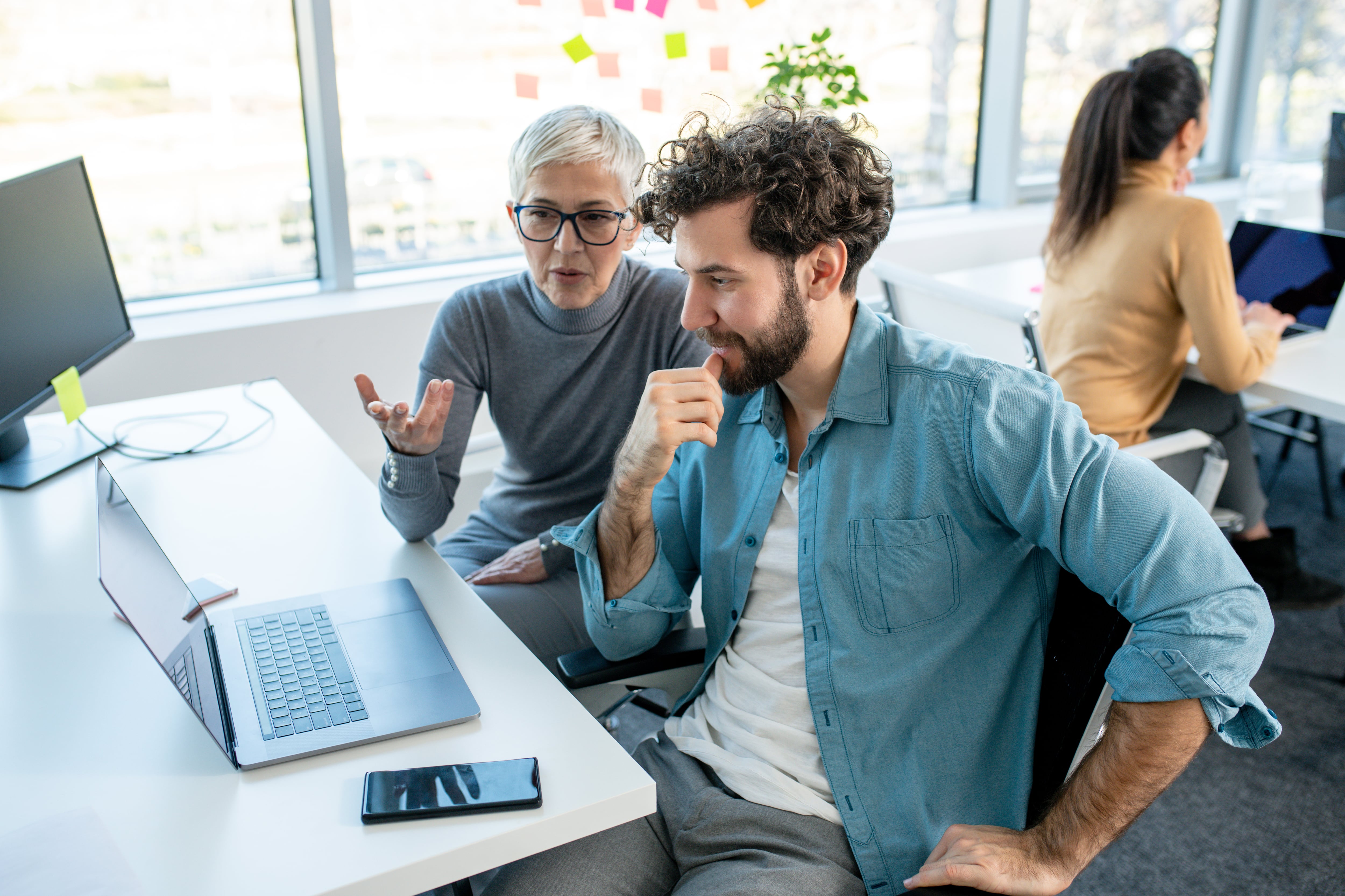 Cuatro generaciones en la oficina: ¿oportunidad o fuente de problemas?