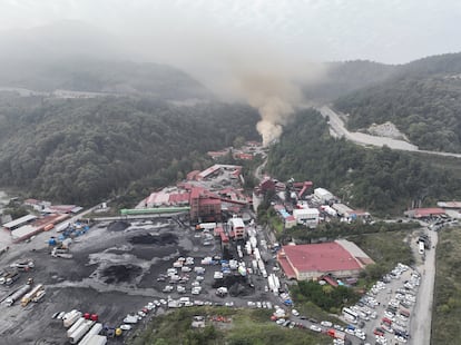 Vista general de la mina durante la operación de búsqueda y rescate.