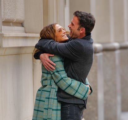 Jennifer Lopez and Ben Affleck embrace in New York in September 2021.