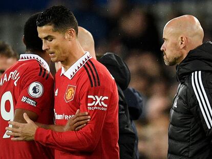 Cristiano Ronaldo es sustituido durante un partido entre el Manchester United y el Everton en octubre.