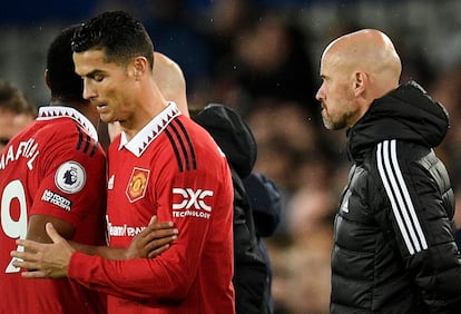 Cristiano Ronaldo es sustituido durante un partido entre el Manchester United y el Everton en octubre.