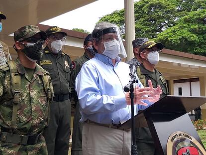 El ministro de Defensa de Colombia, Carlos Holmes Trujillo, este sábado en rueda de prensa.