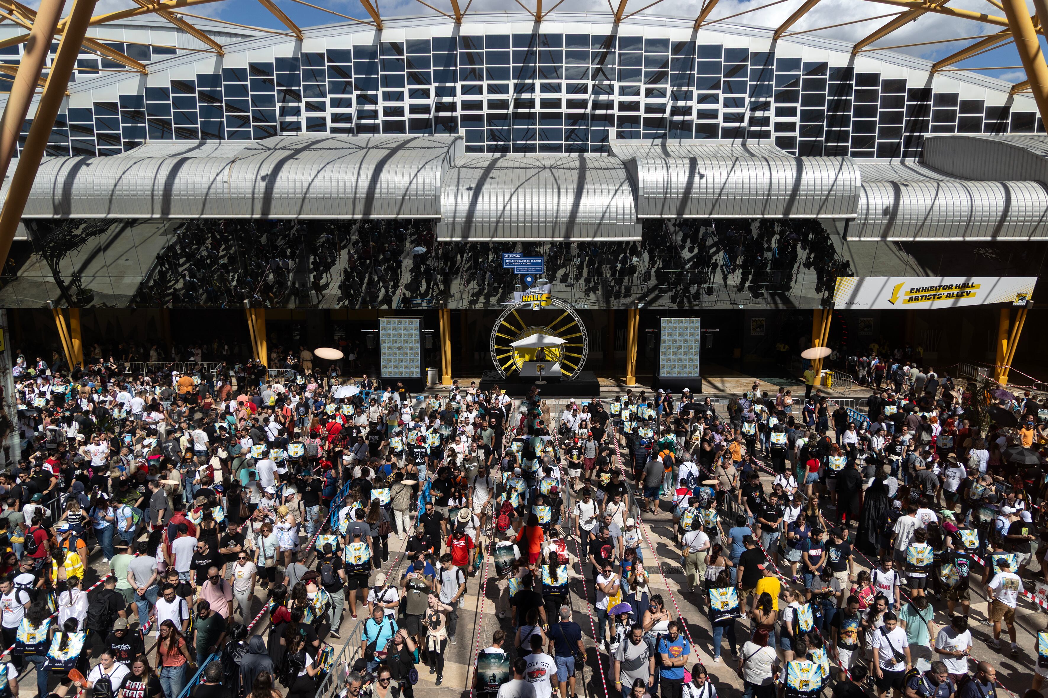 Vista de las colas para acceder a la cuarta y última jornada de esta primera San Diego Comic-Con celebrada en Málaga.