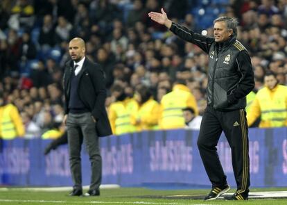 Guardiola y Mourinho, durante un duelo en el Bernabéu.