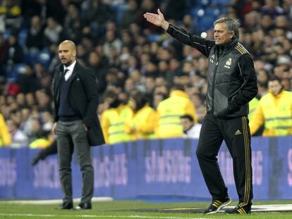 Guardiola y Mourinho, durante un duelo en el Bernabéu.