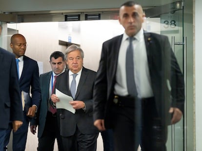 El secretario general de la ONU, António Guterres (en el centro), antes de la rueda de prensa, este miércoles, en Nueva York.