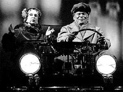 Amparo Rivelles e Ildefonso Tamayo, en un momento del montaje de Paseando a Miss Daisy.