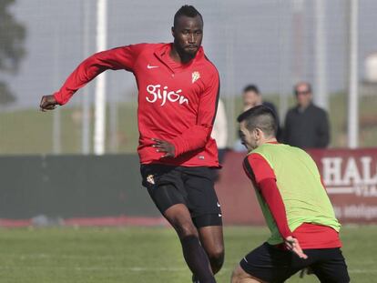 Traore, durante un enternamiento del Sporting