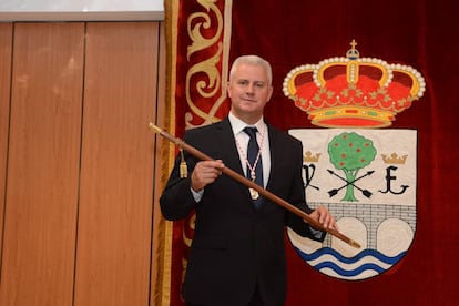 El alcalde, Narciso Romero toma posesión del cargo.