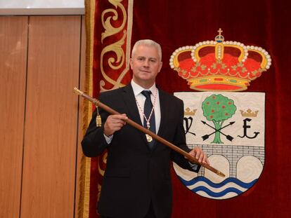 El alcalde, Narciso Romero toma posesión del cargo.