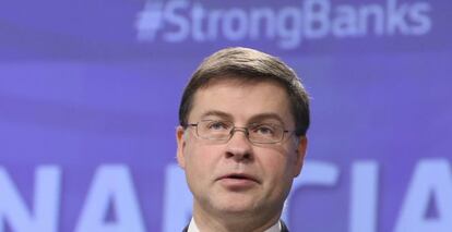 El vicepresidente de la Comisi&oacute;n Europea para el Euro, Valdis Dombrovskis, presenta el paquete de reformas del sector bancario. 