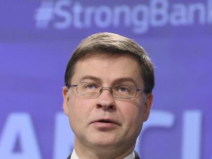 El vicepresidente de la Comisi&oacute;n Europea para el Euro, Valdis Dombrovskis, presenta el paquete de reformas del sector bancario. 