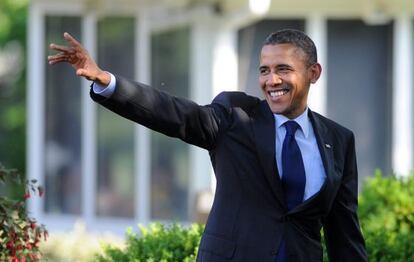 Barack Obama saluda a los asistentes a la celebraci&oacute;n del Cinco de Mayo en la Casa Blanca este jueves.