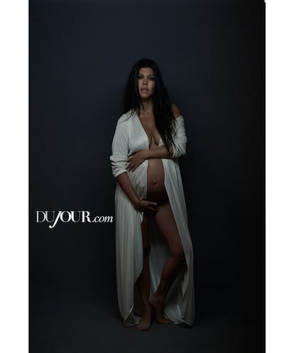 Embarazada de su segundo hijo, Kourtney Kardashian protagonizó una sesión de fotos para la revista 'Du Jour' en diciembre de 2014.