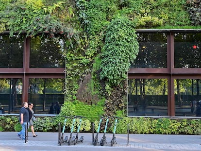 Jardín vertical para bajar la temperatura del Museo de Quai Branly, en París, una de las ciudades miembro del grupo C40.