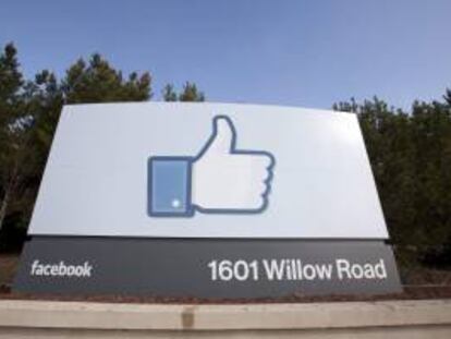 Una señal en la nueva sede corporativa de Facebook en Menlo Park, California, Estados Unidos. EFE/Archivo