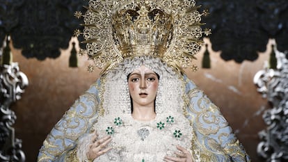 La virgen de La Macarena tras su restauración, este miércoles.