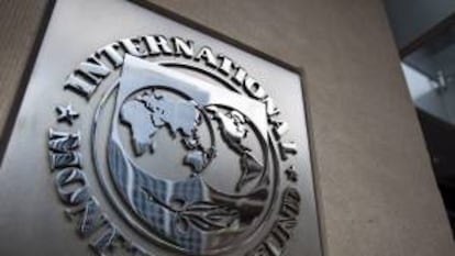 El Fondo Monetario Internacional anima a Tokio a que implemente su plan para subir el impuesto al consumo, actualmente en el 5 por ciento y que el Parlamento nipón (Dieta) ha acordado elevar progresivamente al 10 por ciento para 2015. EFE/Archivo